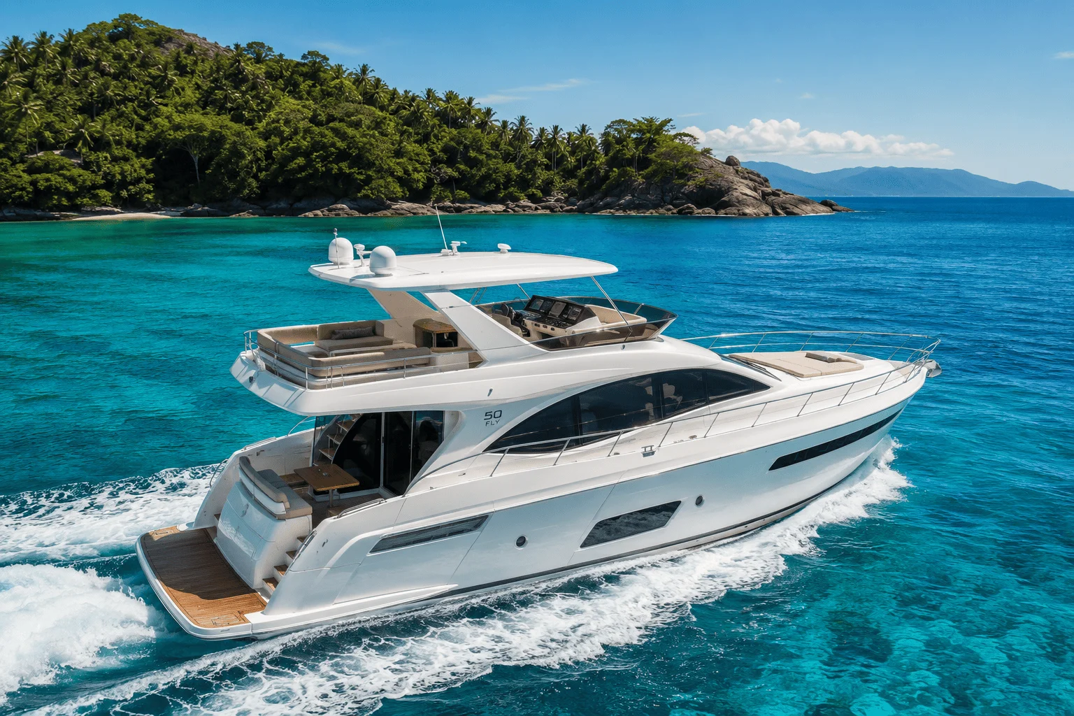 O que é um Flybridge? Entenda por que esse tipo de lancha é tão desejado